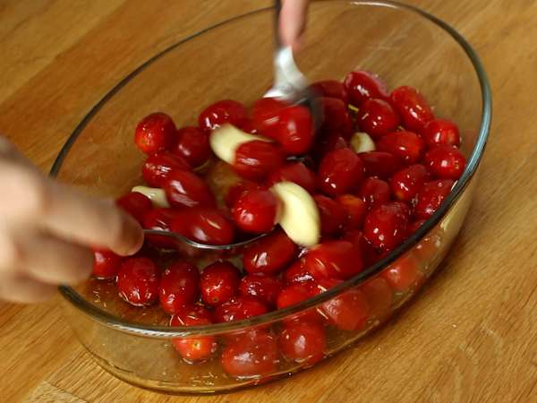 Талиатели фета с чери домати - печена паста с фета - Подготовка стъпка 2