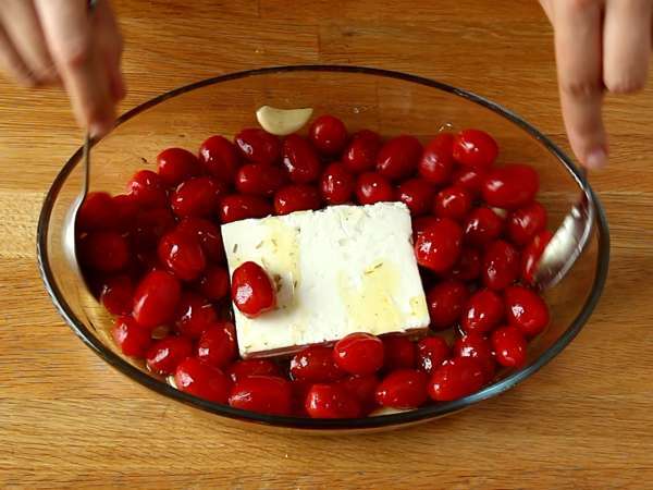 Талиатели фета с чери домати - печена паста с фета - Подготовка стъпка 3