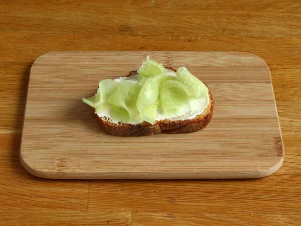 Сандвичи с краставици и репички с крема сирене - Подготовка стъпка 2