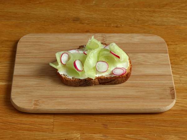 Сандвичи с краставици и репички с крема сирене - Подготовка стъпка 3