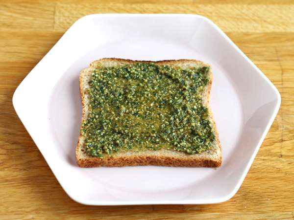 Брускети с песто, чери домати и сирене моцарела - Подготовка стъпка 1