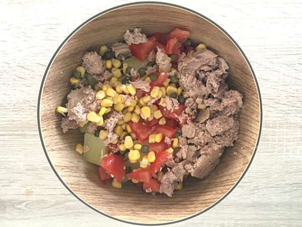 Салата от картофи, риба тон и домати - Подготовка стъпка 2