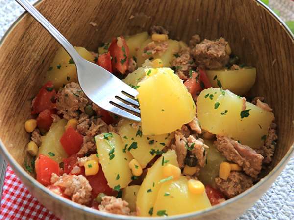 Салата от картофи, риба тон и домати - Подготовка стъпка 3