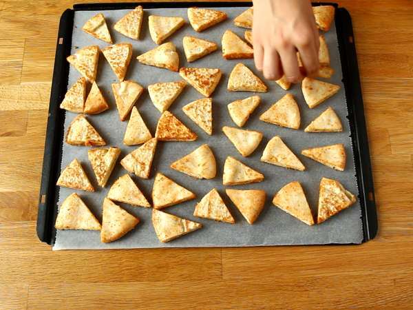 Чипс от хляб пита - експресна рецепта - Подготовка стъпка 4