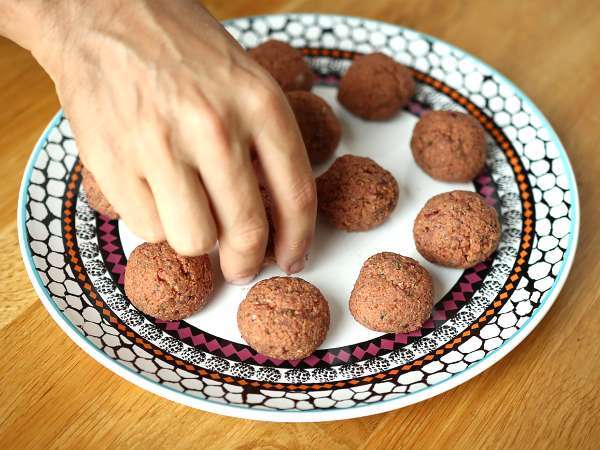 Вегетариански кюфтета от сейтан с доматен сос - Подготовка стъпка 3