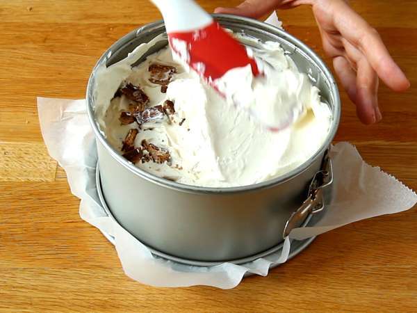 Страхотен чийзкейк без печене Kinder Bueno - Подготовка стъпка 5