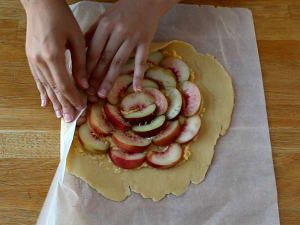 Рустикален тарт с праскови и розмарин - Подготовка стъпка 6