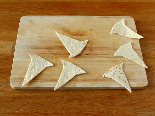 Шапки на вещици - чипс от тортила - Подготовка стъпка 1