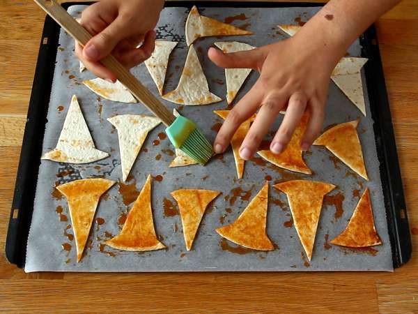 Шапки на вещици - чипс от тортила - Подготовка стъпка 2