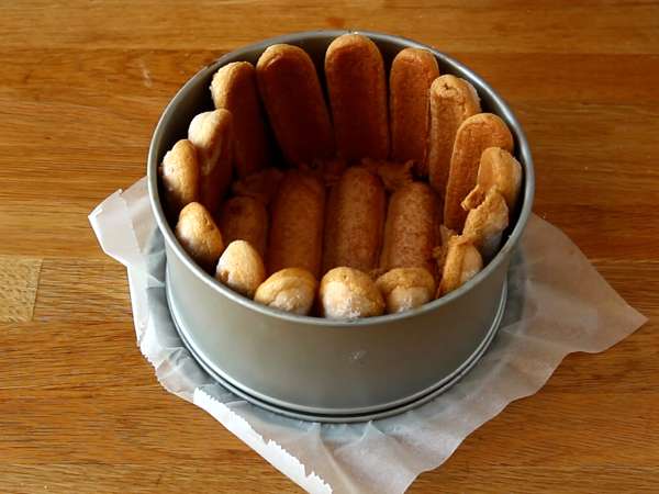 Вкусна шарлота в стил тирамису без яйца - Подготовка стъпка 2