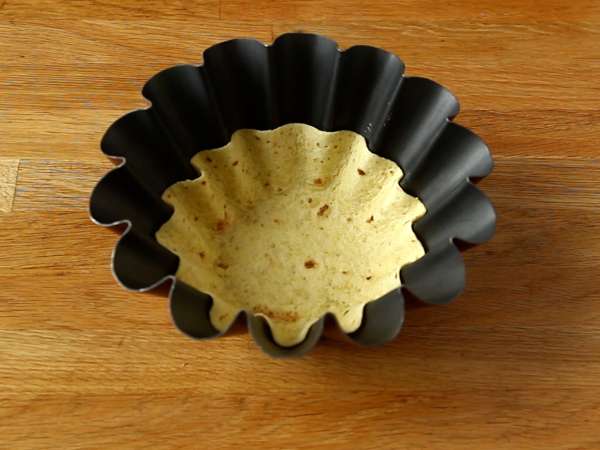 Как да приготвите тортила купички? Лесната салата без миене! - Подготовка стъпка 2