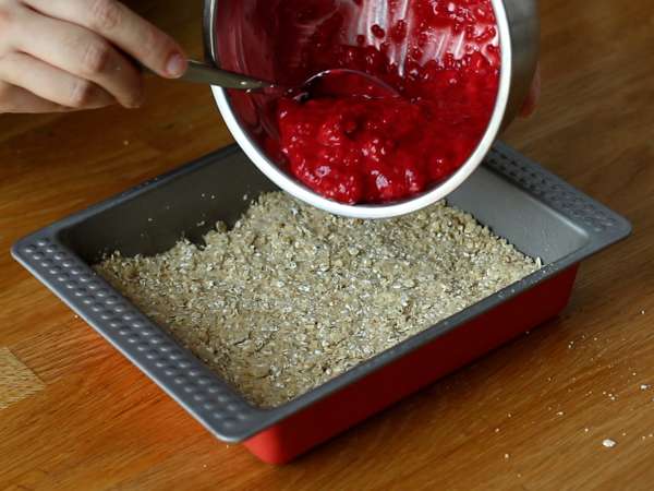 Вкусен, хрупкав малинов сладкиш с трохи - Подготовка стъпка 3