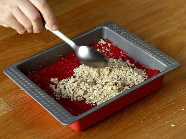 Вкусен, хрупкав малинов сладкиш с трохи - Подготовка стъпка 4