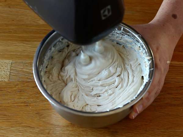 Чийзкейкове без печене с бисквити speculoos - Подготовка стъпка 3