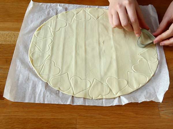 Изключително хрупкави сърца от бутер тесто с малини и шоколадов пай - Подготовка стъпка 2