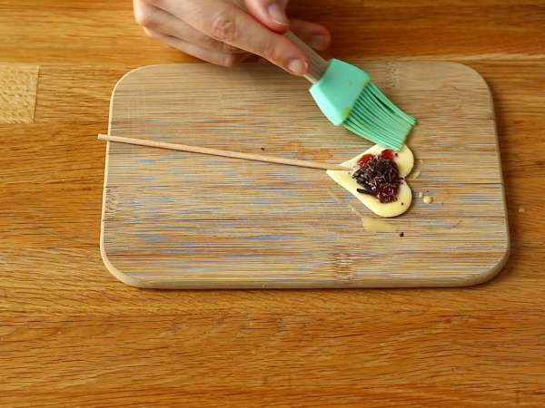 Изключително хрупкави сърца от бутер тесто с малини и шоколадов пай - Подготовка стъпка 4