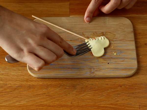 Изключително хрупкави сърца от бутер тесто с малини и шоколадов пай - Подготовка стъпка 5