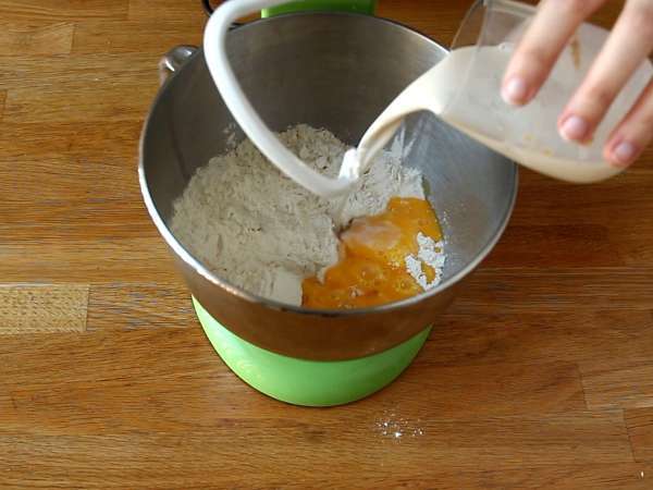 Изключително меки кифлички със сърца за Деня на влюбените - Подготовка стъпка 2