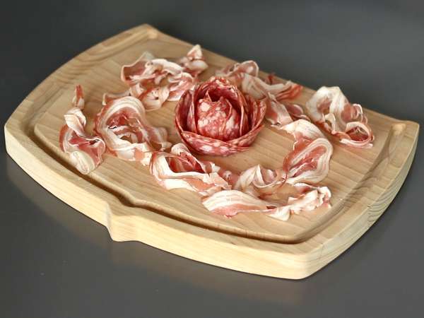 Как да приготвите плата с колбаси? Сгънете я във формата на роза! - Подготовка стъпка 4