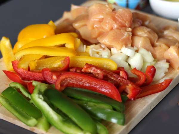 Пиле Express Basquaise в Cookeo - Подготовка стъпка 1