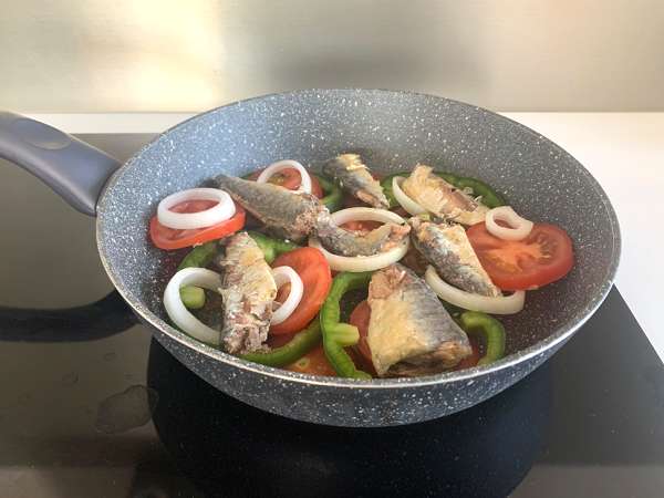 Лесна и евтина яхния от сардини - Подготовка стъпка 1