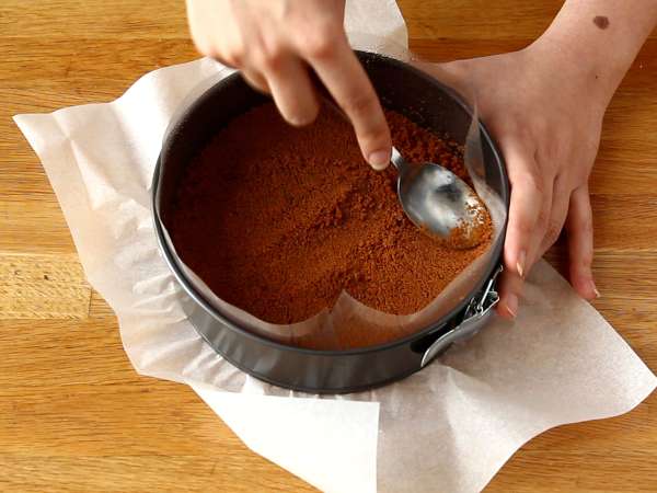 Чийзкейк с лимон и мед без печене (урок за декорация на торта) - Подготовка стъпка 3