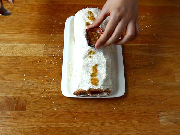 Кокосово руло с маракуя, идеално за юлски дънер - Подготовка стъпка 7