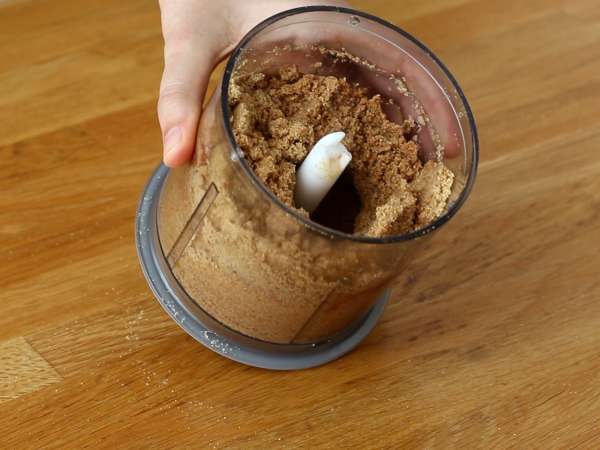 Изключително вкусен чийзкейк в стил Snickers - Подготовка стъпка 1