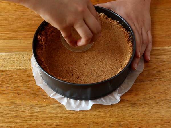 Изключително вкусен чийзкейк в стил Snickers - Подготовка стъпка 2