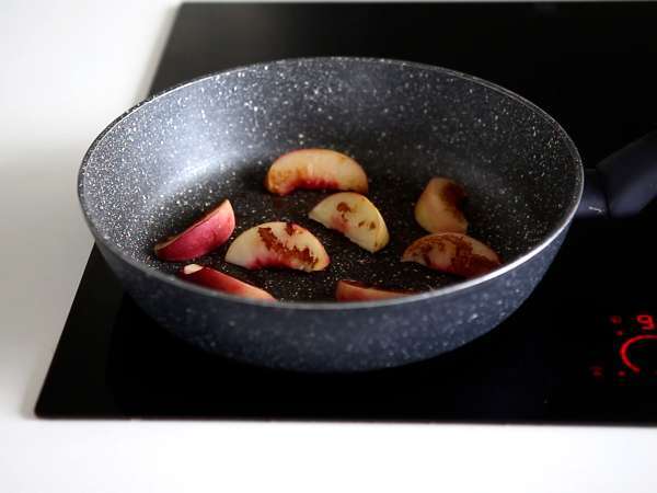 Сладка и пикантна салата с печени праскови, рукола и бурата (сладки летни вкусове) - Подготовка стъпка 2