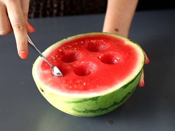 Фрозе от диня: супер освежаващият коктейл от гранита с розе! - Подготовка стъпка 1