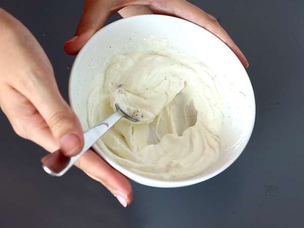 Люспест сладкиш със сьомга и фреш, идеален за похапване като аперитив - Подготовка стъпка 1