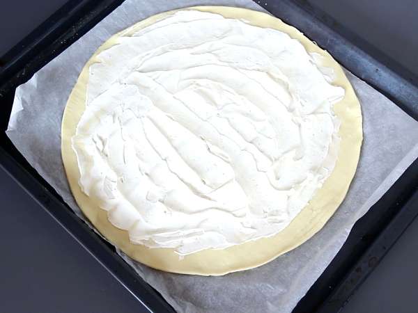 Люспест сладкиш със сьомга и фреш, идеален за похапване като аперитив - Подготовка стъпка 2