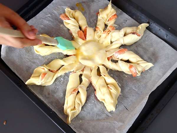 Люспест сладкиш със сьомга и фреш, идеален за похапване като аперитив - Подготовка стъпка 6