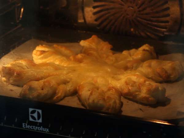 Люспест сладкиш със сьомга и фреш, идеален за похапване като аперитив - Подготовка стъпка 7