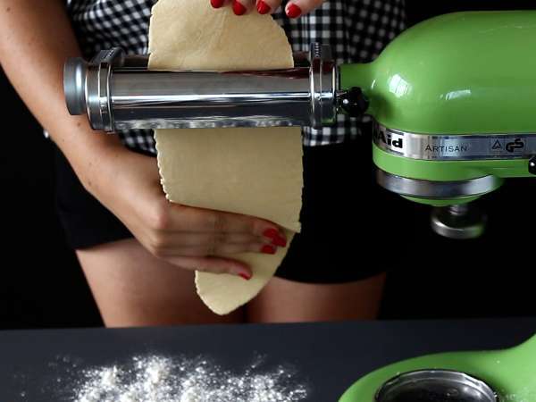 Как да приготвите яйчена паста за лазаня - Подготовка стъпка 5