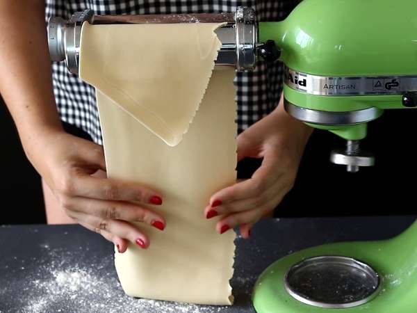 Как да приготвите яйчена паста за лазаня - Подготовка стъпка 6