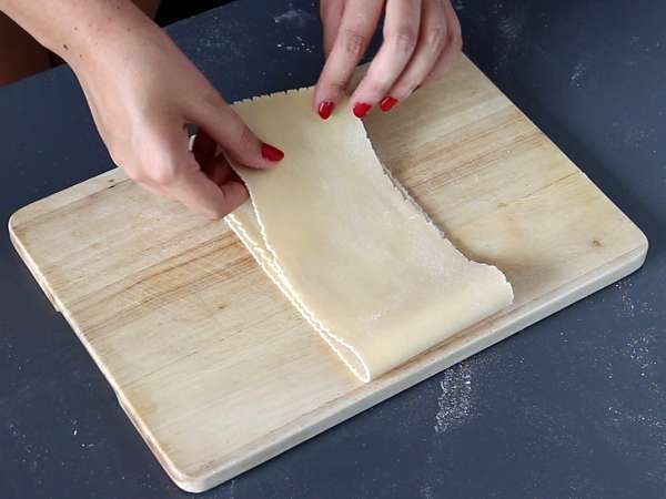 Как да приготвите яйчена паста за лазаня - Подготовка стъпка 7