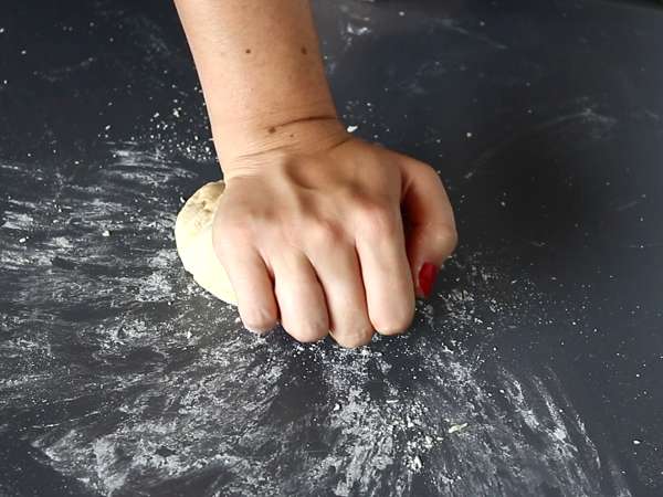 Как се приготвят яйчени гарганели - Подготовка стъпка 3