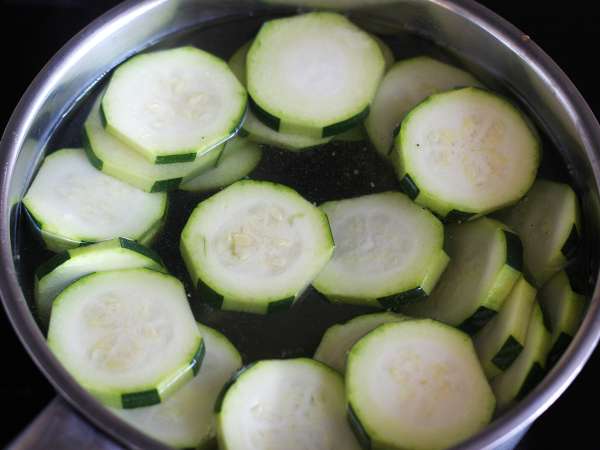 Как да сготвя тиквичките във вода? - Подготовка стъпка 2