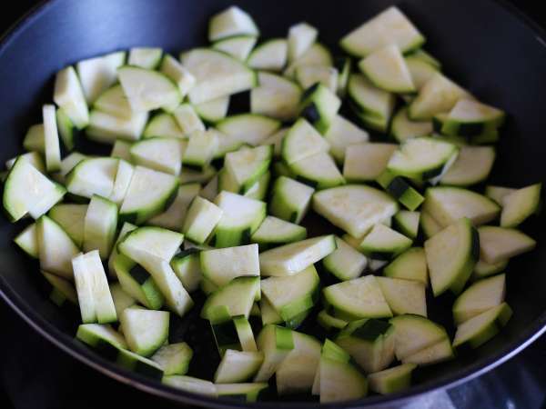 Как се пържат тиквички в тиган? - Подготовка стъпка 2