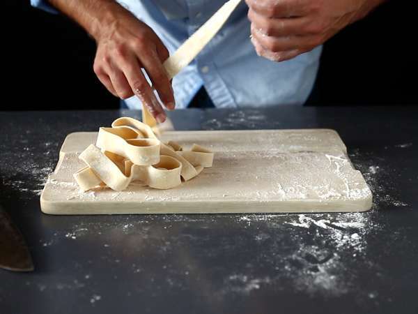 Домашно приготвени яйчени папардели: рецептата е обяснена стъпка по стъпка - Подготовка стъпка 7