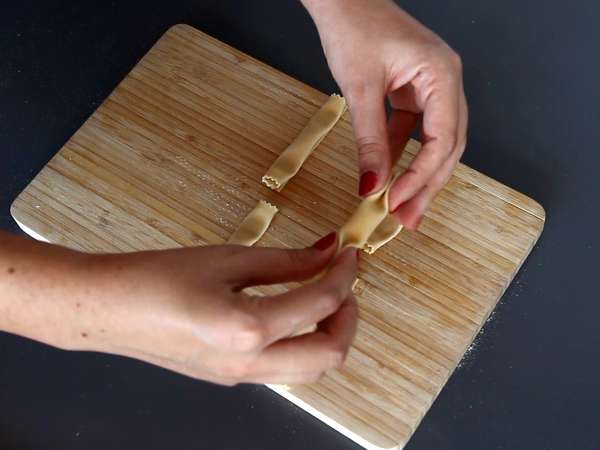 Равиоли с форма на бонбони с пълнеж от тиква и рикота Caramelle - Подготовка стъпка 12