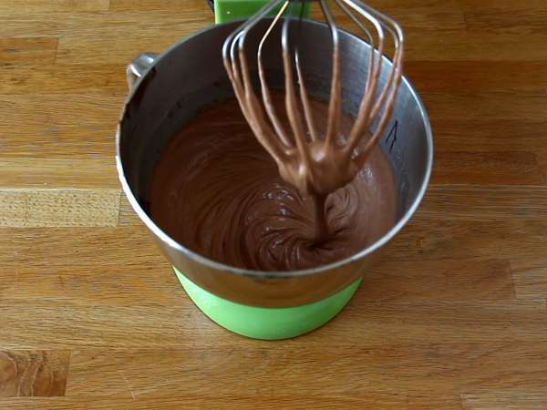 Хелоуинска торта Bundt, апетитната шоколадова торта Bundt - Подготовка стъпка 3