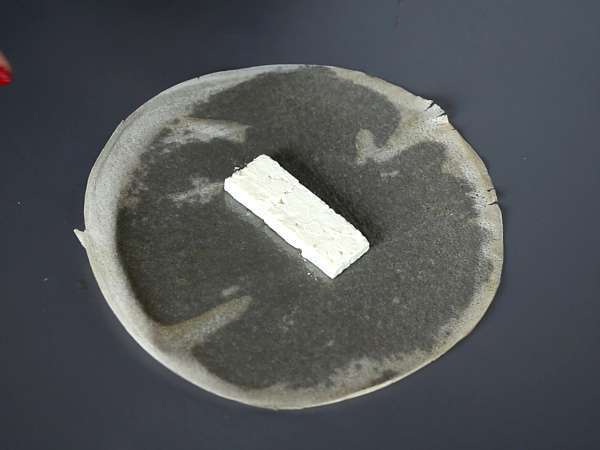 Фета саганаки - гръцката рецепта за чипс от фета и мед - Подготовка стъпка 2