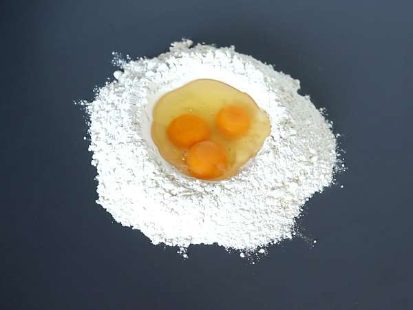 Домашно приготвени талиатели, процедурата е обяснена стъпка по стъпка - Подготовка стъпка 1