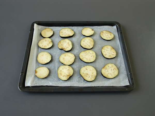 Бързо изпечени патладжани - вкусна и лека гарнитура - Подготовка стъпка 2