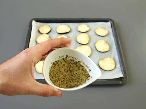 Бързо изпечени патладжани - вкусна и лека гарнитура - Подготовка стъпка 3