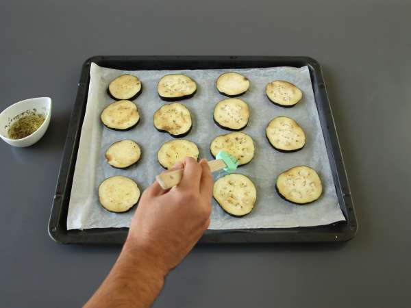 Бързо изпечени патладжани - вкусна и лека гарнитура - Подготовка стъпка 4