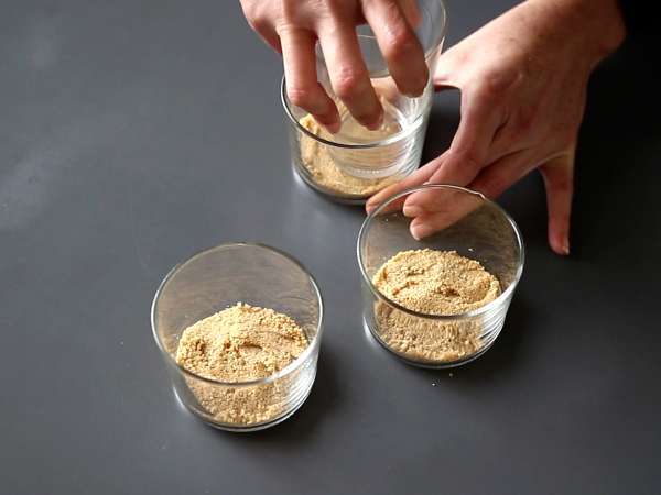 Чашки с шоколад и нуга. Лесна рецепта - Подготовка стъпка 2